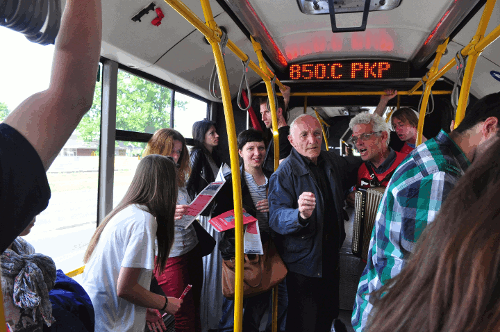 Singen im Bus