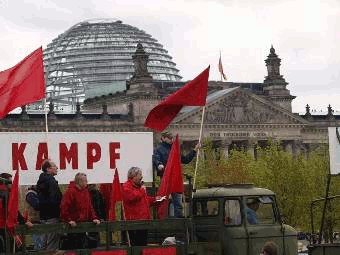 Arbeiter vor dem Reichstag